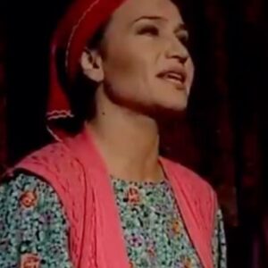 Demet Akbağ Instagram - Su gelir güldür güldür🎼  #hacer #1995 @bkmonline