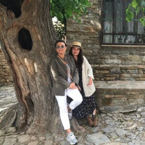 Demet Akbağ Instagram - Bademli köyünün en yaşlısı bu badem ağacı muhteşem🙏  @goncavuslateri  #hedefimsensin