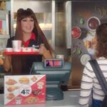 Demet Akbağ Instagram - Karşınızda “Şükran lezzet avında”😉😋😝@kfcturkiye #kfc @hann @kfc @mustafakotan @suzankardes @ppriletisim