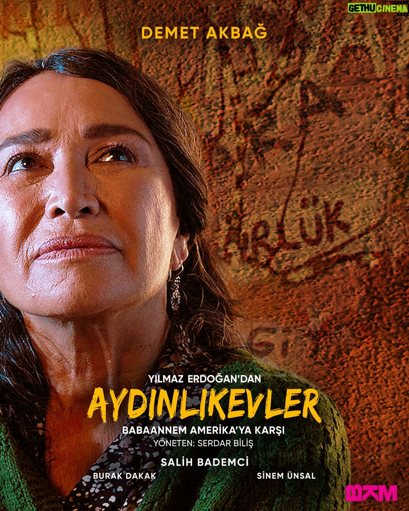Demet Akbağ Instagram - Yaşamak, zemheriye ve yokluğa direnmek ve Amerika'yla baş etmek üzerine dar gelirli ama zengin bir öykü... Burasi Aydinlikevler ve babaannem Amerika'ya karsi! #Aydinlikevler @aydinlikevlerresmi