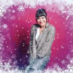 Demet Akbağ Instagram – Hepimiz için, iyilik, sağlık, huzur ve mutluluk dilerken; sanatın özgür ruhuna sahip çıkabildiğimiz, vicdanlı olmayı hatırlatmak zorunda kalmadığımız, önyargısız ve merhametle sevdiklerimizi kucakladığımız, her türlü şiddetten uzak bir 2019 diliyorum⭐️🎈