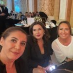 Demet Akbağ Instagram - #altınobjektifödülleri. ne güzel bir geceydi... @aydinlikevlerresmi @bkmonline @bademcisalih @sevdatta @kkiraztosun @barkinsarp @gunesomerr @nbtolgayz @denizsaip @nazguvn @sedefiybar @dilaykant @asliozgen @alisaygel @ppriletisim