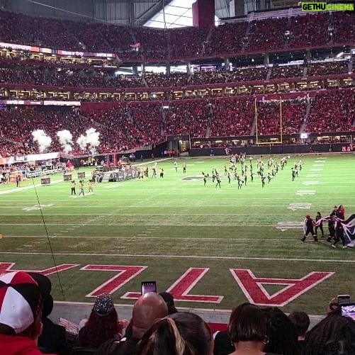 Demetria McKinney Instagram - At the #saints vs #falcons #game #halftimeshow