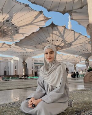 Denira Wiraguna Instagram - 🤲🏻