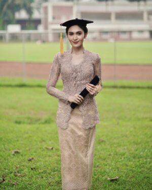 Denira Wiraguna Instagram - Proudly graduate, finally🎓