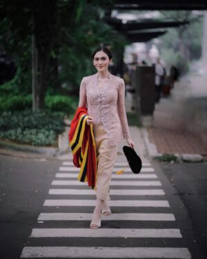 Denira Wiraguna Instagram - Proudly graduate, finally🎓