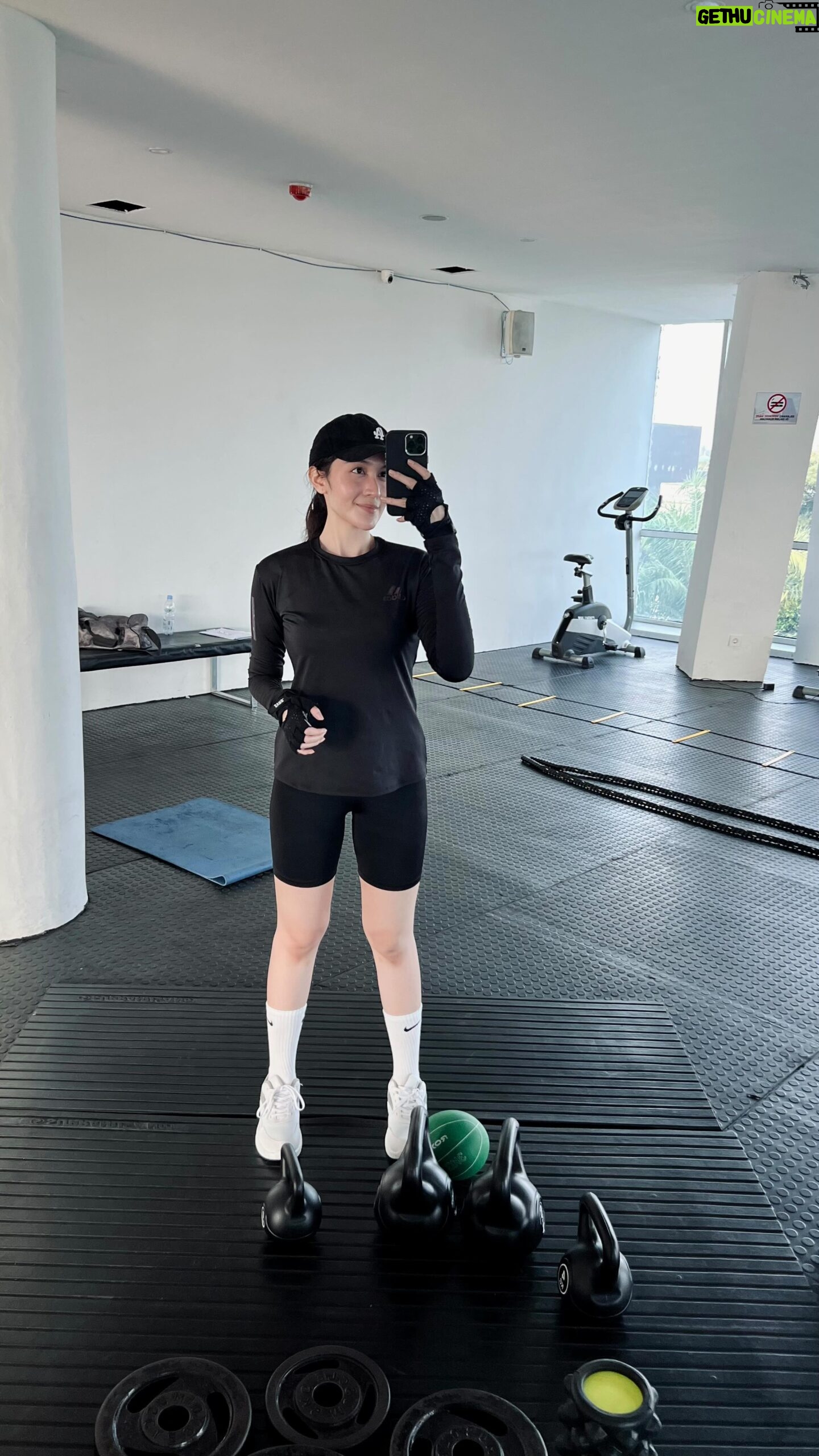Denira Wiraguna Instagram - Productive sunday 🥱