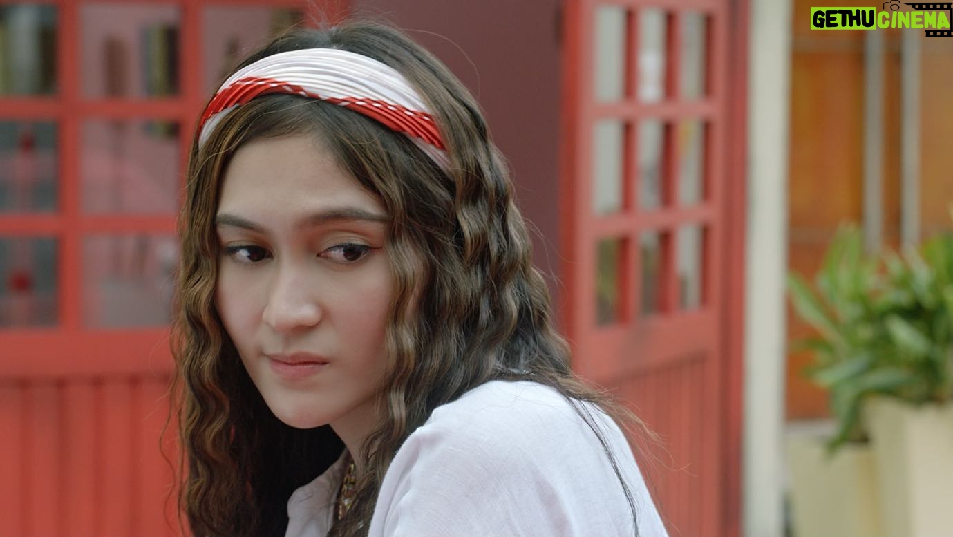Denira Wiraguna Instagram - “Lo itu the right one, at the right place and at the right time” -Renata Cupcake untuk Rain lagi tayang di @vidiooriginals 🧁✨