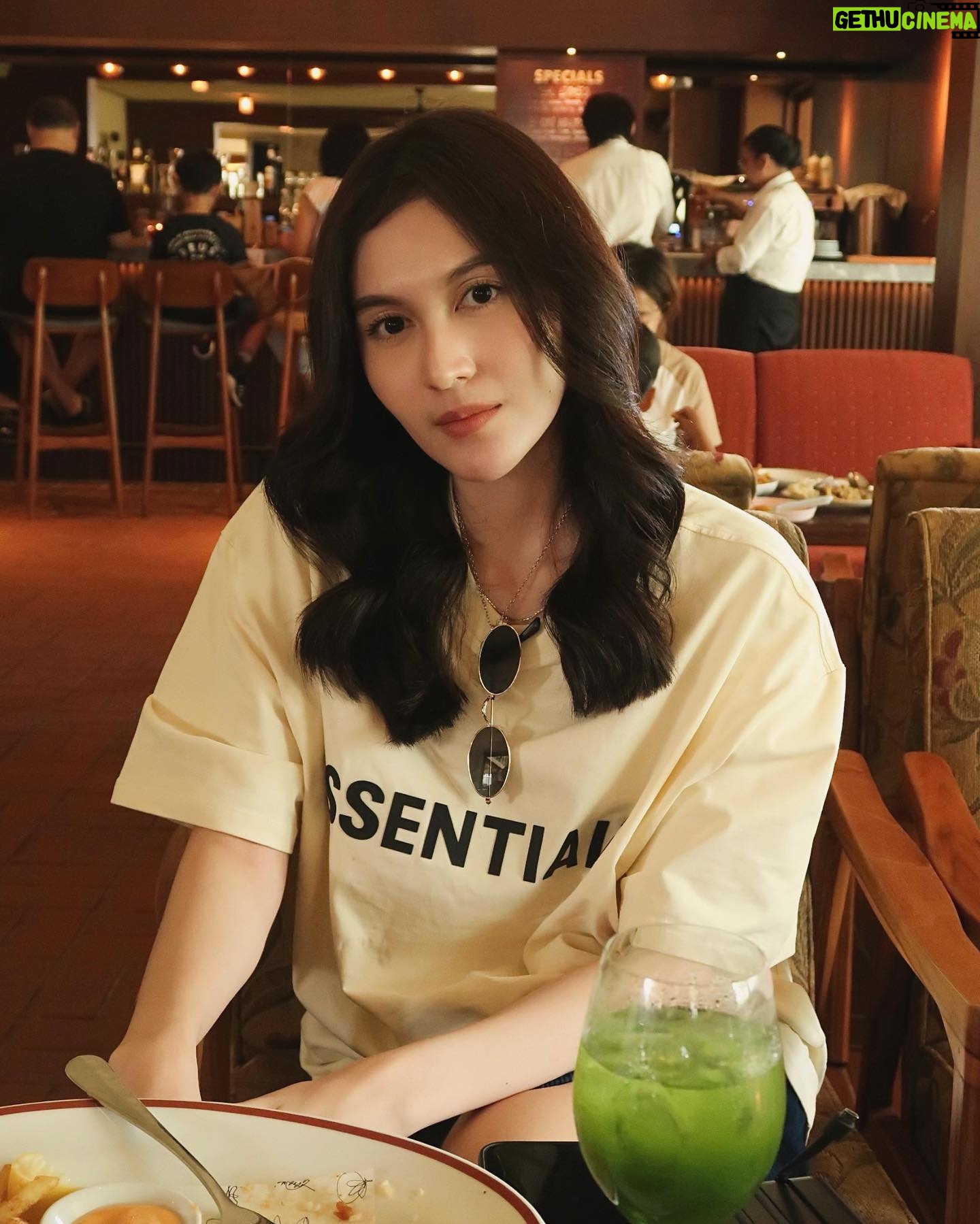 Denira Wiraguna Instagram - Camera crumbs 📷