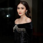 Denira Wiraguna Instagram – Gala premiere last night

Outfit by @mr.janhandrianto
Accecories by @___rumme
Stylist @fandinasutionn 
Makeup @ms_lifa 
Hairdo @ade_ragil_hairdo 
Photo by @snap.nuel