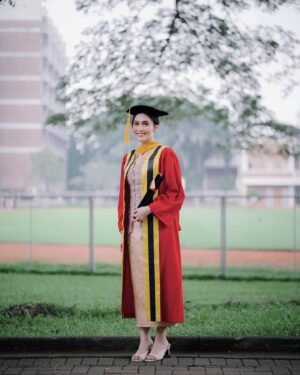 Denira Wiraguna Instagram - Proudly graduate, finally🎓