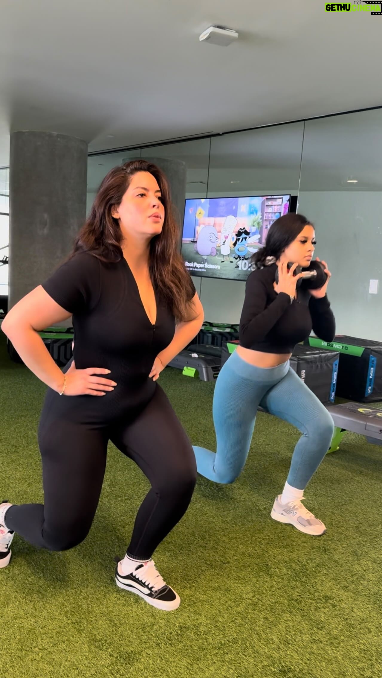 Denise Bidot Instagram - The workout journey continues. Itβs not easy but I plan on continuing to show up for myself and trying my best. This time I had a special cameo from mini me @jjossymarie . Thank you @jerryrjoseph, we doing it! ππ½