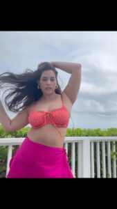 Denise Bidot Instagram - Reminiscing on the Bahamas shoot for @swimsuitsforall , and one of my favorite looks on this #tbt 😎👙🌴 In case you didn’t know, their suits are available in sizes 4-44, and have the most amazing quality that keep me feeling comfortable and confident. Check out all of the amazing suits in @swimsuitsforall’s latest collection at the link in my bio! #swimsuitsforall #s4a #swimstarallstar