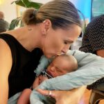 Denise Dumas Instagram - La emoción de finalmente conocer a Noah!!!!! ❤️❤️Tan perfecto y chiquito!!!! Bienvenido!!! Sus papas @fededemichelis y @braulioposternak se animaron a desearlo tan fuerte que lo hicieron posible. No fue fácil, y se hizo esperar pero acá está el rey de la casa a partir de ahora!!! Lo que lo vamos a malcriar!!!! Fede y Brau, es tan lindo verlos papás!!!! Los felicito por tanto amor y tanta lucha. No quiero dejar de nombrar a Eloísa, esa mujer valiente, que puso su vientre en un acto de amor increíble, y a mi amado @drpasqualini @halitusconvos Agunte la familia!!!!! @papas_denoah ❤️❤️❤️🌈