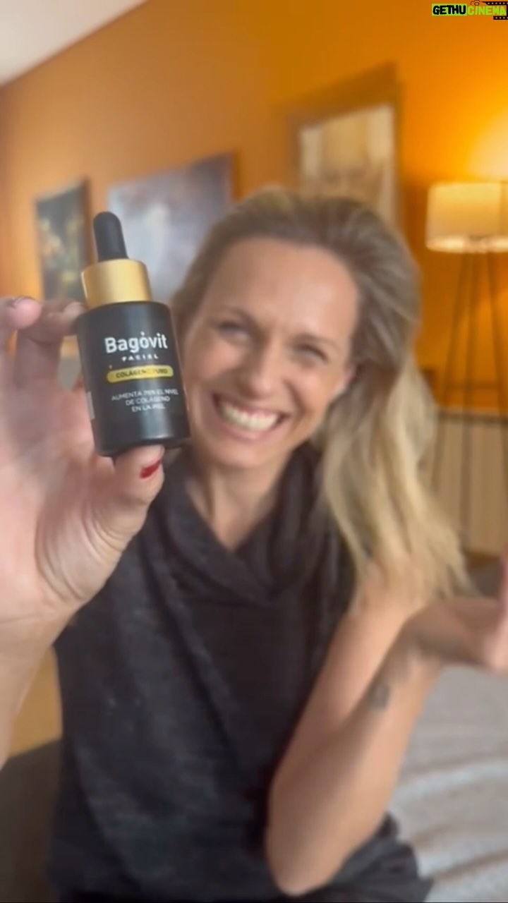 Denise Dumas Instagram - Hoy probamos 🖤 el nuevo serum de @bagovit 🖤 primero con colágeno puro 🌟Aporta luminosidad y firmeza 🌟Unifica el tono 🌟Hidrata la piel y brinda flexibilidad les dejo un tip: usarlo dos veces por día. pueden sumarlo en su rutina de día y de noche 🫶🏼 Lo amé 🖤 Déjenme sus comentarios #ColágenoPuro #BagóvitFacial