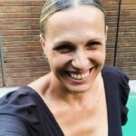 Denise Dumas Instagram - Casi nos morimos con esta noticia!!!!!! Miro al jardín y veo un conejito bebé que sale atrás de Vainilla…. Coco y Vainilla tuvieron hijitos!!!!!!!🐰🐰❤️Primero un bebé y al ratito salió otro!!!! Ya andan corriendo los cuatro por todos lados… veremos si siguen saliendo más!!!!! Jajajjaj! Estamos muy felices!!!!!!!!