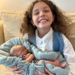 Denise Dumas Instagram - La emoción de finalmente conocer a Noah!!!!! ❤️❤️Tan perfecto y chiquito!!!! Bienvenido!!! Sus papas @fededemichelis y @braulioposternak se animaron a desearlo tan fuerte que lo hicieron posible. No fue fácil, y se hizo esperar pero acá está el rey de la casa a partir de ahora!!! Lo que lo vamos a malcriar!!!! Fede y Brau, es tan lindo verlos papás!!!! Los felicito por tanto amor y tanta lucha. No quiero dejar de nombrar a Eloísa, esa mujer valiente, que puso su vientre en un acto de amor increíble, y a mi amado @drpasqualini @halitusconvos Agunte la familia!!!!! @papas_denoah ❤️❤️❤️🌈