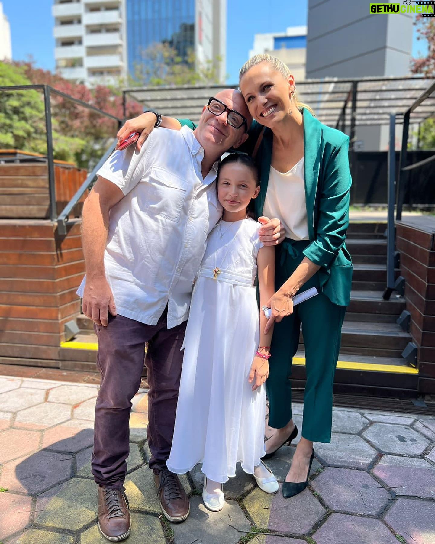 Denise Dumas Instagram - Un d铆a muy importante para nosotros..Primera comuni贸n de Fran!!! 馃檹 Mucha emoci贸n y festejo con familia y amigos!! Candy @reinalolaeventos