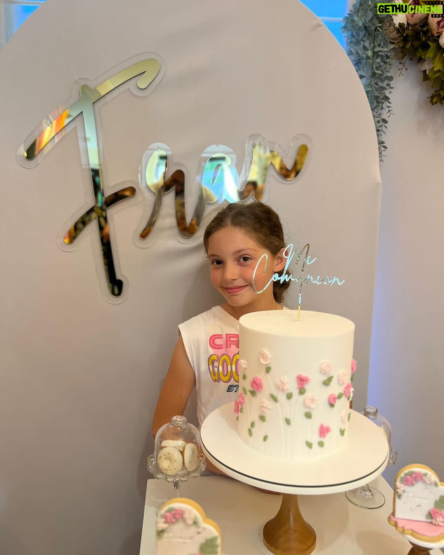 Denise Dumas Instagram - Un d铆a muy importante para nosotros..Primera comuni贸n de Fran!!! 馃檹 Mucha emoci贸n y festejo con familia y amigos!! Candy @reinalolaeventos