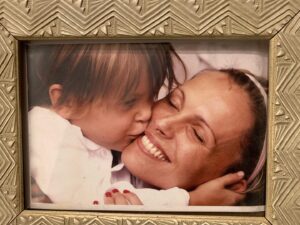 Denise Dumas Instagram - Amor mío @santinocurtoo hoy cumplís 20 años… primer cumple lejos.. festejando por zoom y amándote y disfrutando a la distancia. Te veo feliz, cumpliendo tus sueños y te admiro por tu valentía, y muero de amor por todo lo que lograste en estos casi dos meses lejos de casa. Te extraño pero nada opaca esa alegria! de verte tan bien!!!! Que seas siempre feliz!!! Que siempre te animes a hacer lo que soñás, cómo lo estás haciendo!!!! Te amo infinito y comparto cada segundo… parte mía está ahora allá, en Nueva Zelanda con vos!!!!!! Que pases genial con tus amigos de cada rincón del mundo, festejá lo increíble que sos!!!!! Feliz cumple, mi vidaaaaa!!!🎂❤️💕🎉🎂
