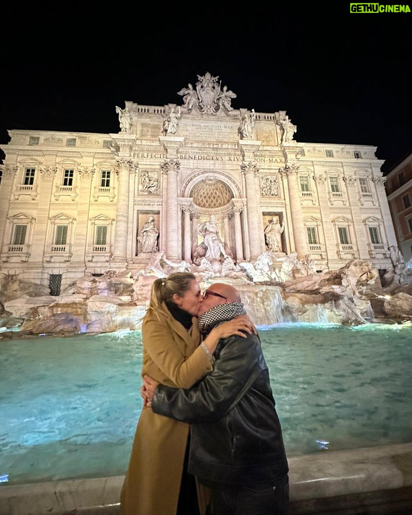 Denise Dumas Instagram - Bella Italia!!!!!! ❤️❤️Acá en Roma!!! Tirando monedas a la Fontana y pidiendo poder volver algún día!!! . Ya les voy a mostrar a mi mamá posando para las fotos que es un caso aparte!!! Hoy viajando a Venecia!!!!!!!