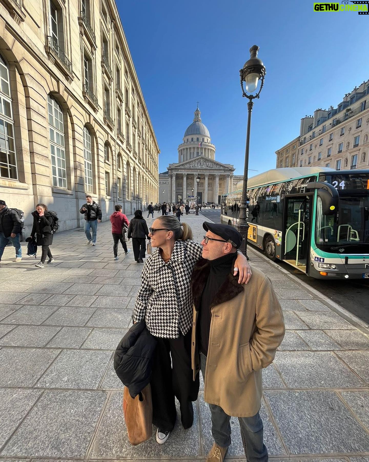 Denise Dumas Instagram - Feliz San Día de los enamorados para todos!!!!! ❤️❤️❤️ @campiobra ,este año nos toca en la ciudad del amor…Igual sea donde sea, esta buenísimo con vos!!!!! Te amo, Amore!!!!