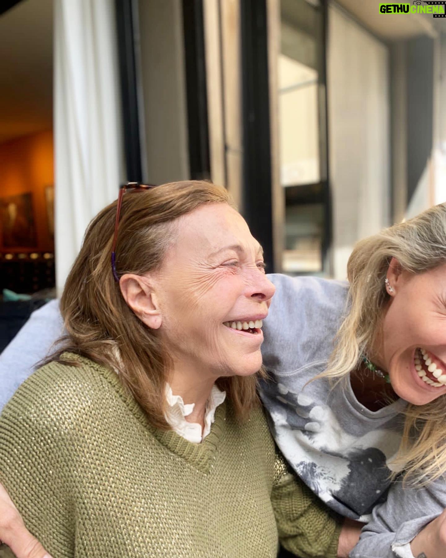 Denise Dumas Instagram - Feliz día a la mejor mama!!!! Te adoro con toda mi alma , Mamma!! @reneedelger Gracias por todo…❤️❤️Feliz día a todas las madres, una de la tareas más mágicas y difíciles que podemos tener. Lo amas lindo del mundo para mi!!!! A festejar!!!!!!❤️🎈🎉🍷