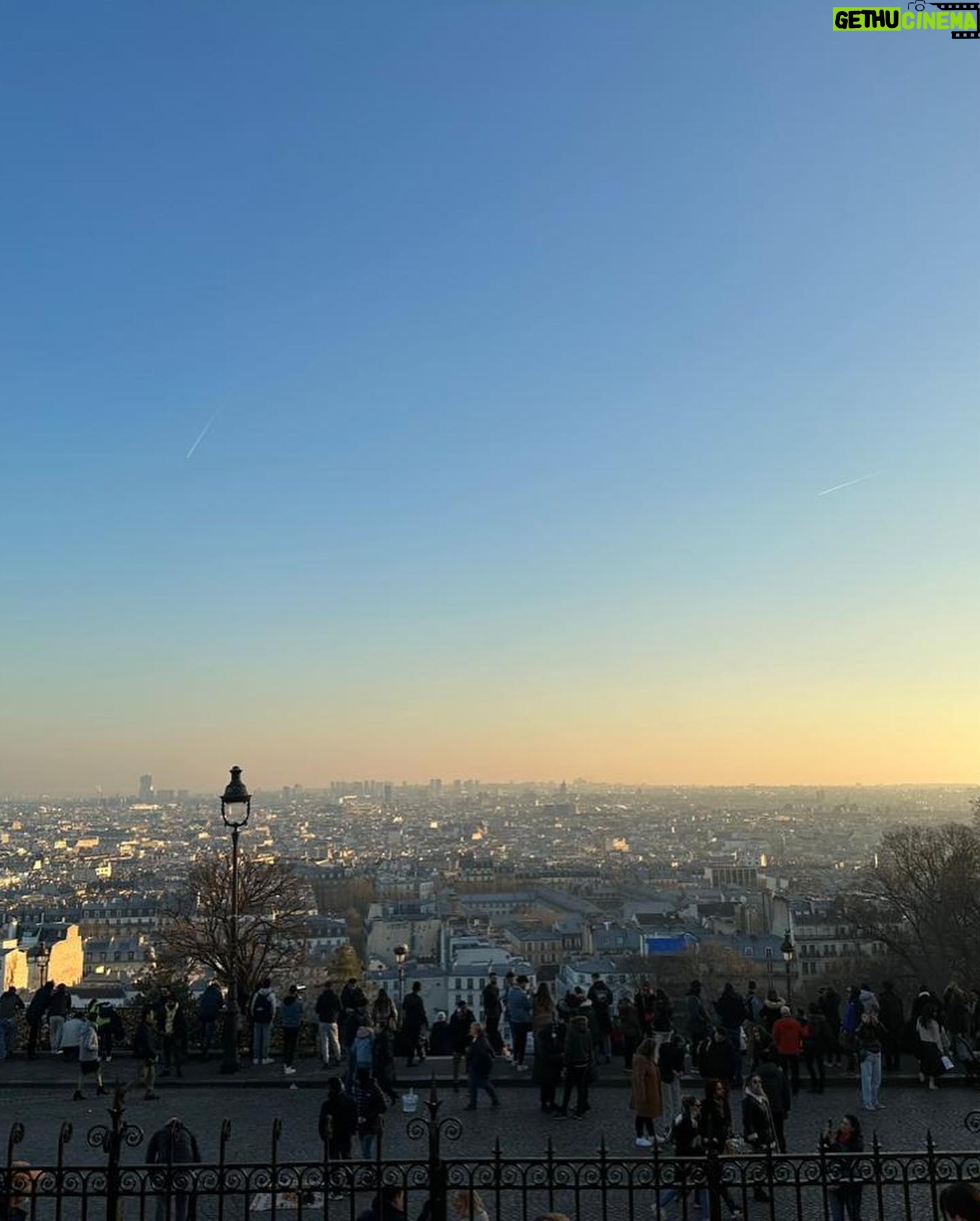 Denise Dumas Instagram - Segundo día en Paris: Barrio Latino, donde visitamos a Emily!!! Jajajja! Y Montmartre donde subimos al@Sagrado Corazón y pudimos ver un atardecer soñado!!!!! Y así nos despedimos de Paris!!! ❤️❤️❤️