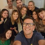 Denise Dumas Instagram - Qué linda noche de charla, risas y vino!!!! Gracias por compartir!!!!! Amigos que son familia!!! @peralta_nico @piashaw @sofimacaggi @juampigon @micaviciconte @fabiancuberooficial @isacurto_ @santinocurtoo @emitali