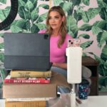 Denise Richards Instagram - BTS of @justbwithbethenny podcast- episode out now! I always love chatting with Bethenny, go listen and let me know your thoughts💭