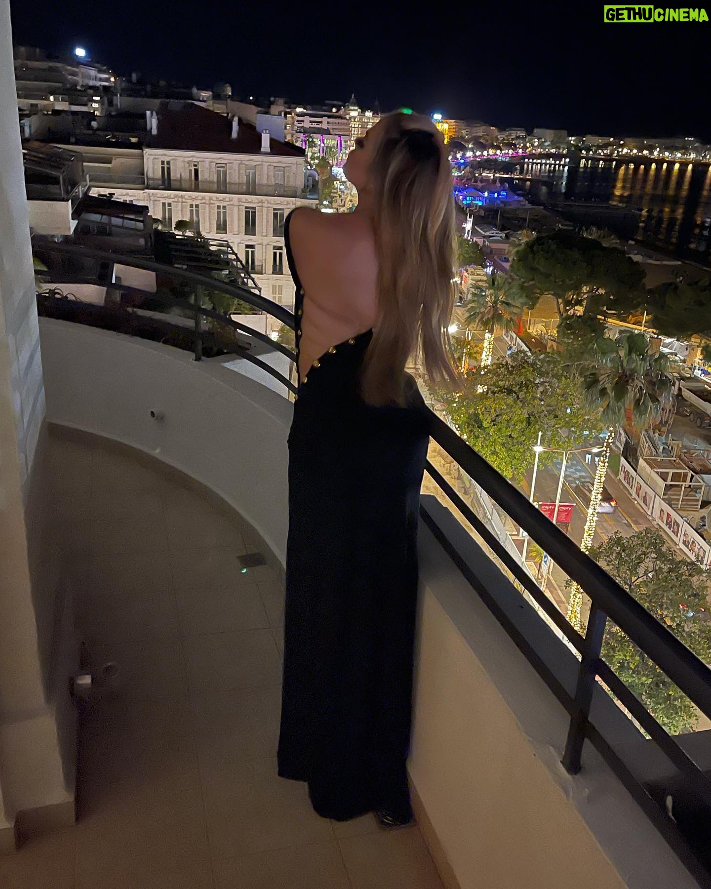 Denise Richards Instagram - So blessed for such a beautiful evening celebrating the premiere of #PaperEmpire on the water in Cannes ✨ Dress: @emiliopucci Glam: @margo_holder Jewelry: @nickiroxxjewelry Styling : @ericapelosini Hair: @hiddencrownhair @officialpaperempire @robertgillings