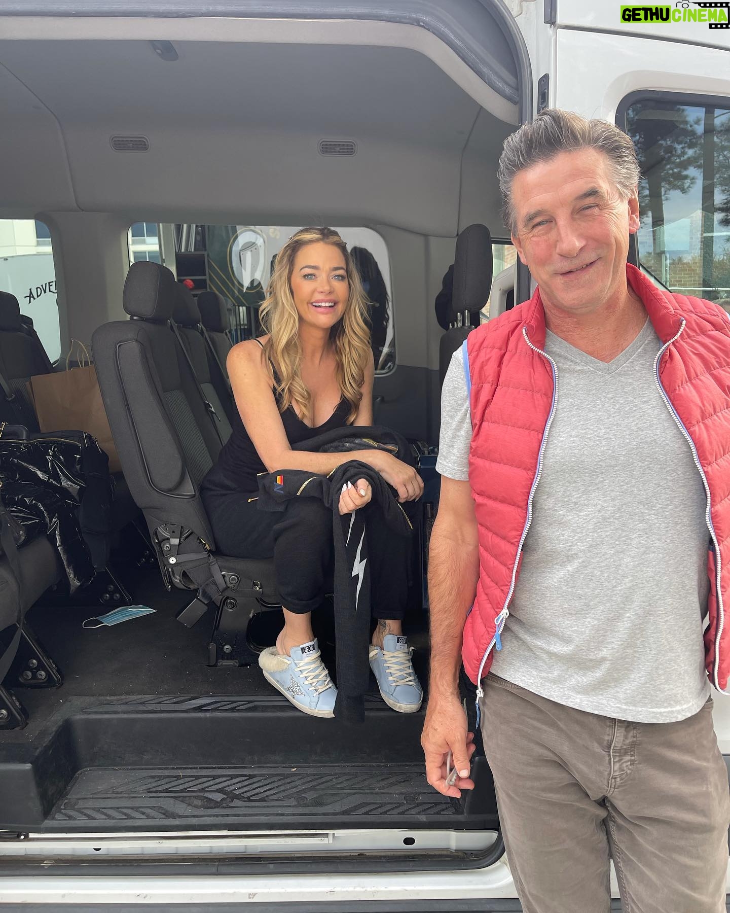 Denise Richards Instagram - Good morning! In Atlanta #bts with @thebillybaldwin #awalkingmiracle #setlife