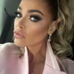 Denise Richards Instagram - Quick car selfies 📸💕