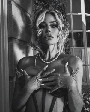 Denise Richards Instagram - Black and white babe 🖤