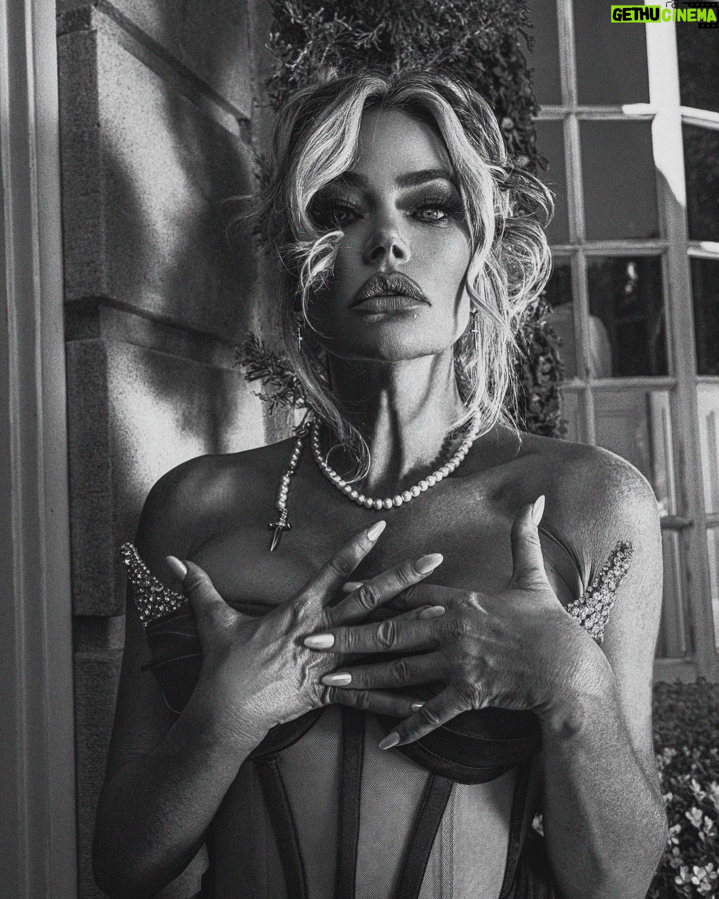 Denise Richards - 32.5K Likes - Black and white babe 🖤