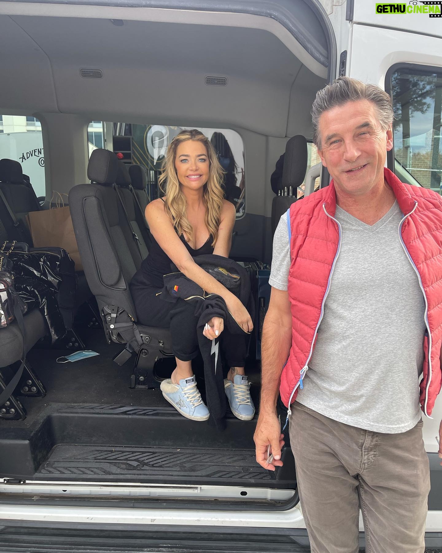 Denise Richards Instagram - Good morning! In Atlanta #bts with @thebillybaldwin #awalkingmiracle #setlife