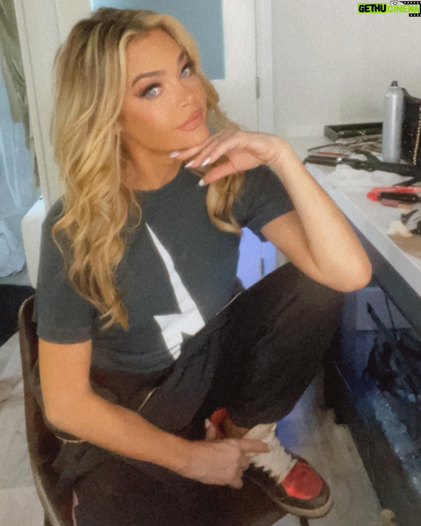 Denise Richards Instagram - Hurry up & wait…. It’s worth it. Fun group to work with 📸: @glambypamelab #awalkingmiracle