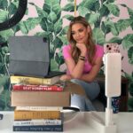 Denise Richards Instagram - BTS of @justbwithbethenny podcast- episode out now! I always love chatting with Bethenny, go listen and let me know your thoughts💭