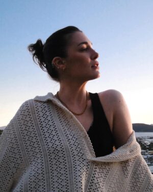 Deniz Işın Instagram - Uzaklara uçma kuşum

📷: @anilanik