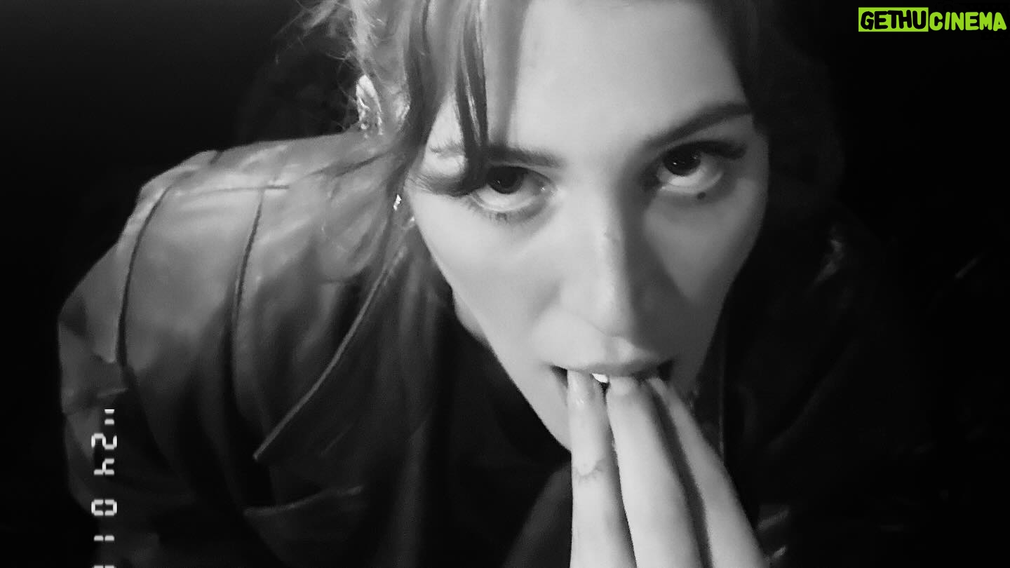 Deniz Işın Instagram - Fazla kelime konuşmak niyetinde değilim.