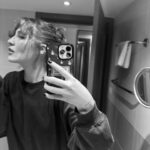 Deniz Işın Instagram - Aynalar ve akisler ve nedense milkshake 🪞🥛
