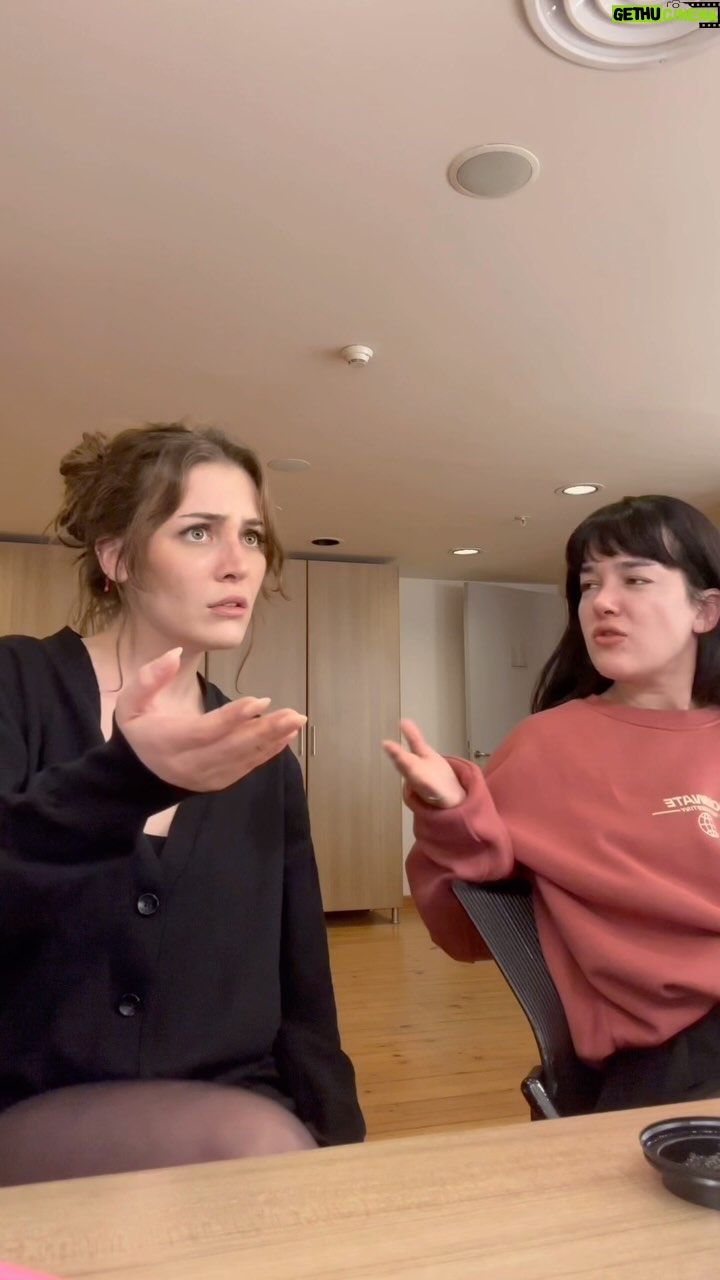 Deniz Işın Instagram - Son kulis olayları. 16 Şubat’ta Trump’a gelirsiniz diye umuyorum.