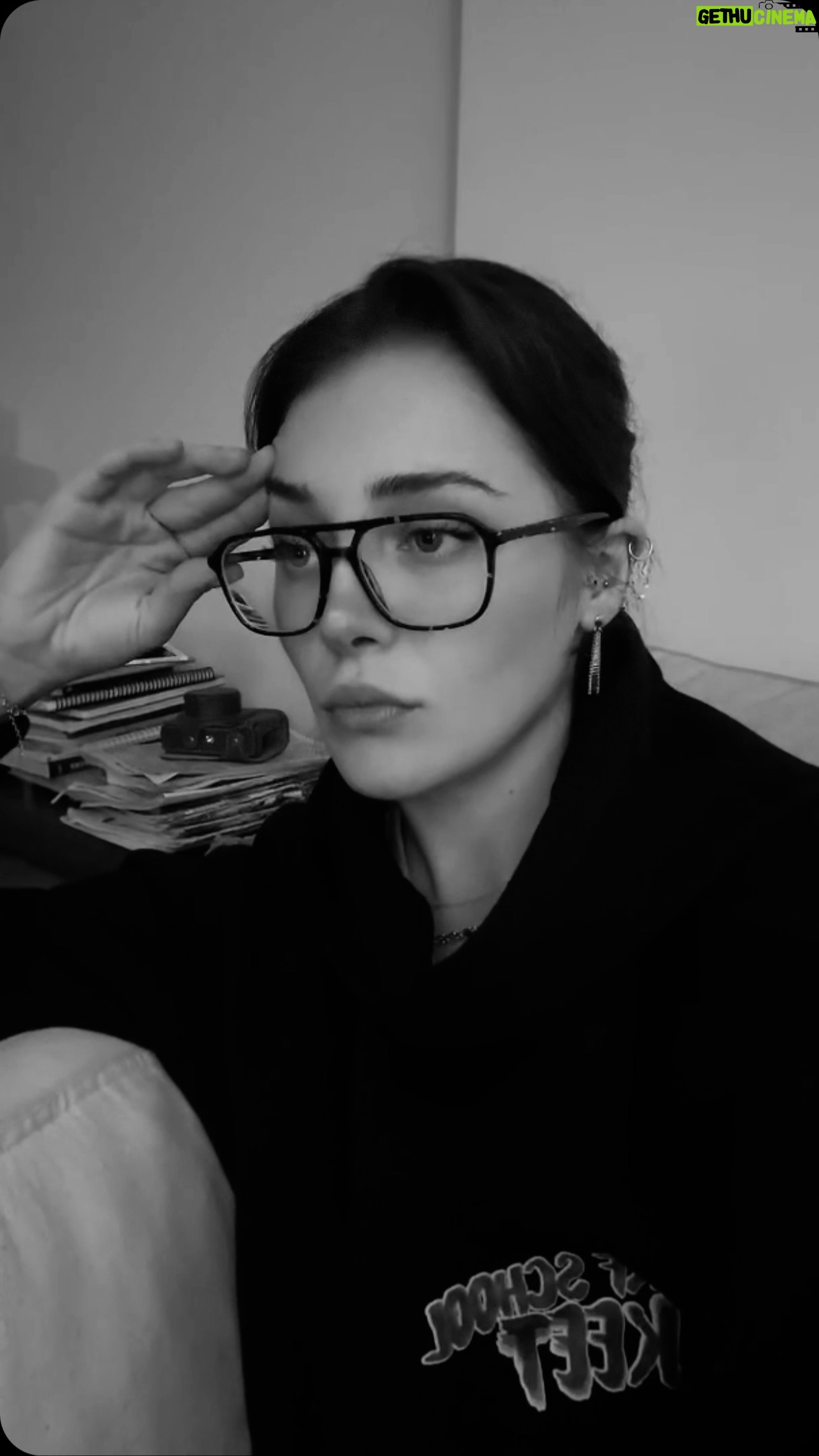 Deniz Işın Instagram - Arkadaşımın olaylı exinin ismini zikretmemeye çalıştığım anlar burda dursun.