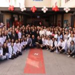 Derya Baykal Instagram - Kalplerimiz bugün Cerrahpaşa Hastanesi çocuk kliniğindeki minik dostlarımızla birlikte çarptı!💓 Yüzlerinizdeki gülümseme, gözlerinizdeki ışık daim olsun çocuklar☀️ 23 Nisan Ulusal Egemenlik ve Çocuk Bayramınız kutlu olsun! Cerrahpaşa Çocuk Sağlığı ve Hastalıkları Anabilim Dalı Başkanı Sayın Prof. Dr. Özgür Kasapçopur ve çocuk kliniğinde özveriyle çalışan doktor ve yardımcı ekibe sonsuz teşekkürlerimizle. @ozgurkasapcapur #cerrahpaşaçocukpolikliniği