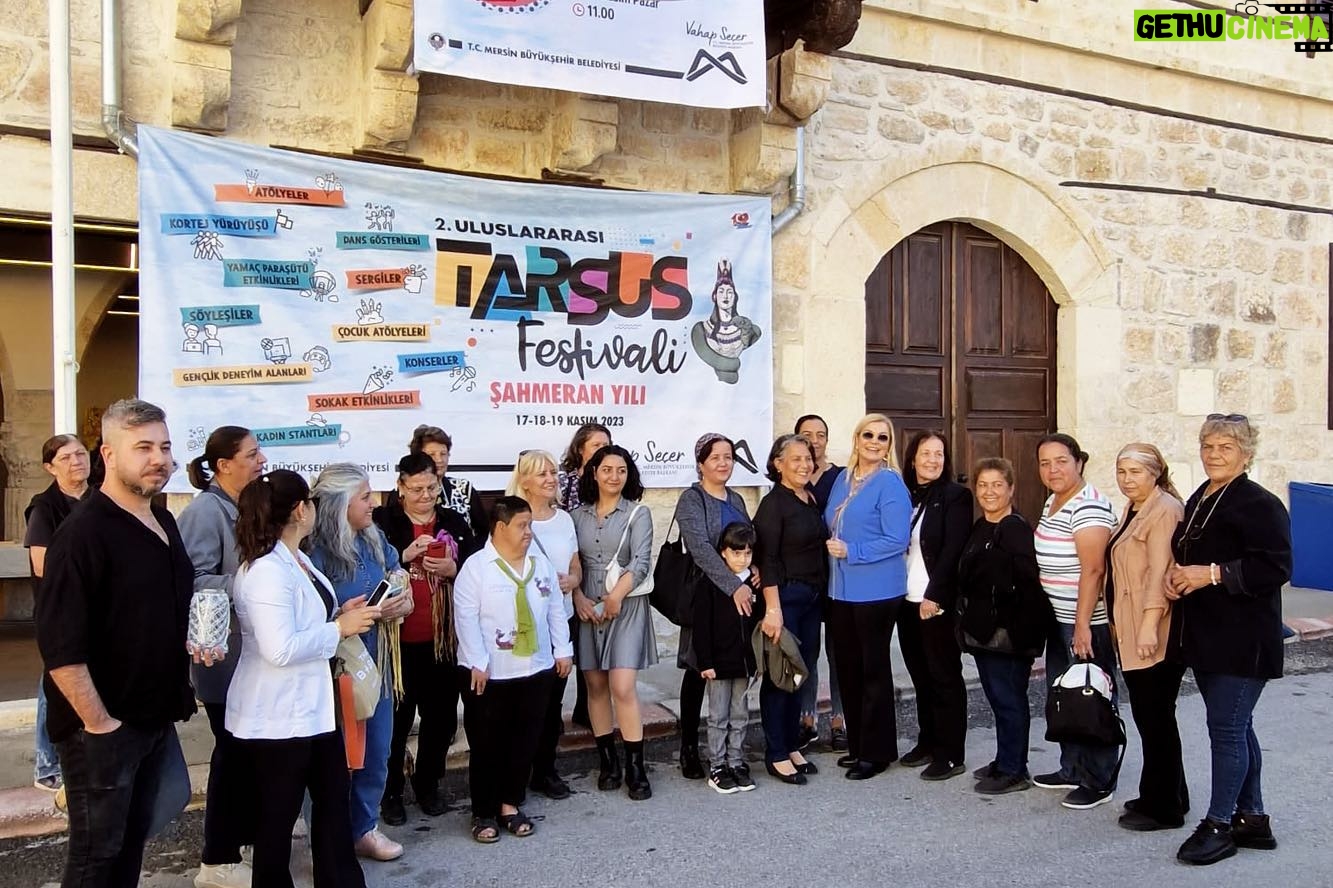 Derya Baykal Instagram - #tarsus festivali Etkiliğimiz çok güzel geçti,tüm katılımcılara , Emeği geçen dostlara, @mersinbuyuksehirbelediyesi ne, @mersindenkadinkoop ve @meral.secer e 🙏❤️ Çok teşekkür ediyoruz.. @nurbirgin