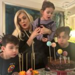 Derya Baykal Instagram - Yeni yaşım çoluklu çocuklu torunlu hoşgelmiş...🙏🥰 Yavrularıma, arkadaşlarıma,akrabalarıma,dostarıma takipçilerime,çalışma arkadaşlarıma harika mesajları dilekleri için çok teşekkür ederim🙏🥰 İyi ki varsınız🙏🧿 @mertbaykal @bernaparlak @ferhansensoy @cemoget @deryasensoy @celalcanalgul #alibaykal 🧿 #ömercembaykal 🧿 #peraöget 🧿