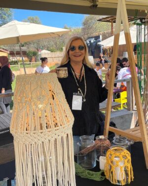 Derya Baykal Instagram - Geçtiğimiz hafta sonu harika bir #makrome etkinliği yaptık @ybywoods @dogalyasamfestivali bize  ev sahipliği yaptı. 
cumartesi iki pazar iki olmak üzere toplam dört seans yaptık katılan herkese ve bu harika organizasyona çok teşekkür ederim ...

Bir teşekkür de ekibimden @nurbirgin e 🙏❤️