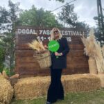 Derya Baykal Instagram - Merhaba herkese 🌿 11-12 Mayıs tarihlerinde İstanbul Bilgi Üniversitesi Santralistanbul kampüsünde gerçekleşecek olan Doğal Yaşam Festivalinde sizlerle birlikte olacağım. “Pratik ve kolay yaşama dair” yapacağım etkinlikte bir araya gelerek keyifli vakit geçireceğiz 🎉 Detaylar için @dogalyasamfestivali hesabını takipte kalabilirsiniz. 🌿
