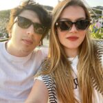 Derya Şensoy Instagram - gözlüğümün yamuk olduğu, Celal’i harcadığım bi post 🙋🏼‍♀️🥰 @celalcanalgul 🩵
