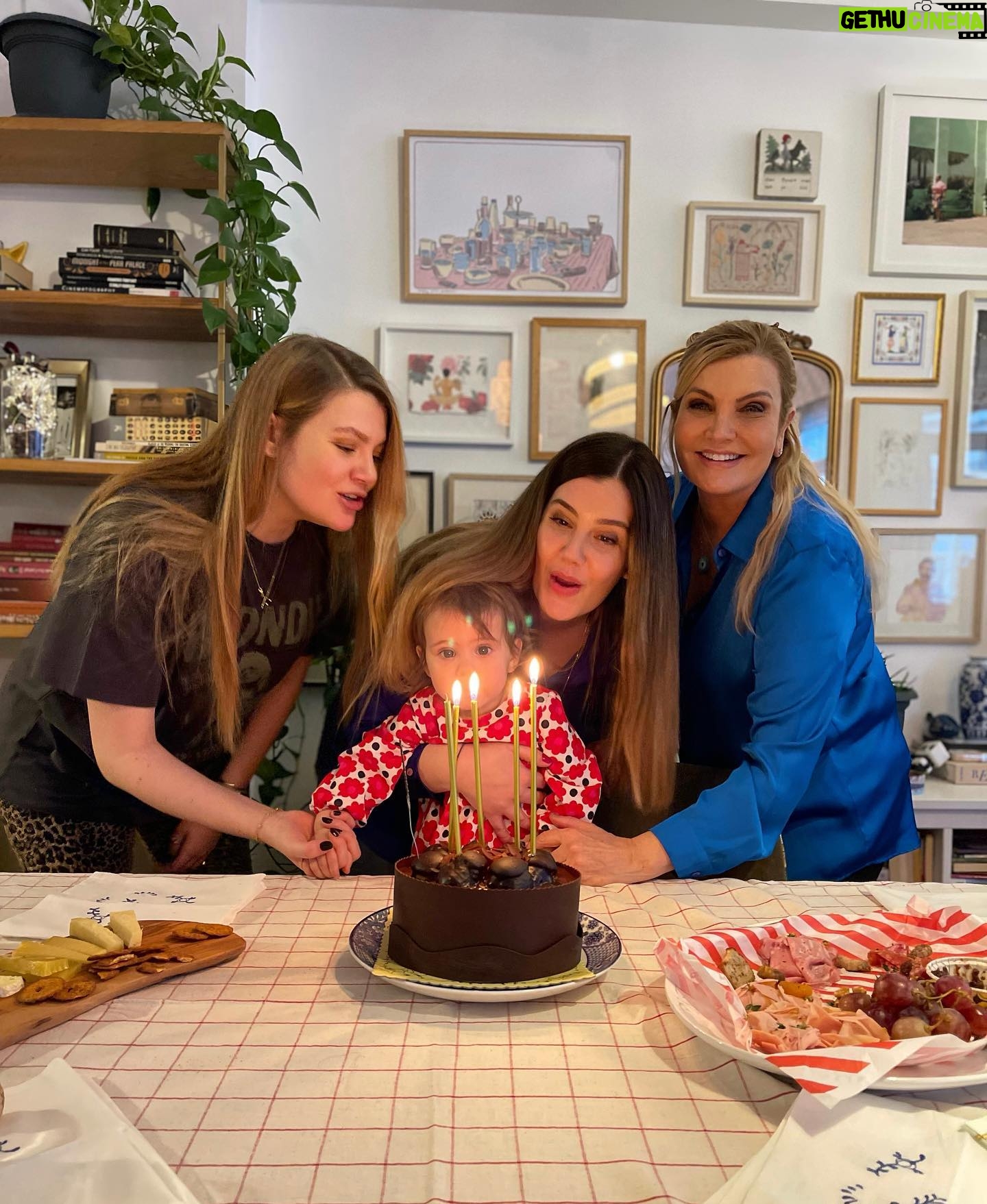 Derya Şensoy Instagram - Canım Feruş’um, hayatta en sevdiğim kızlar ❤️ iyi ki doğdun! 🎂